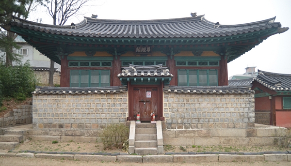 Photo of first Korean library Jongyeonggak 존경각